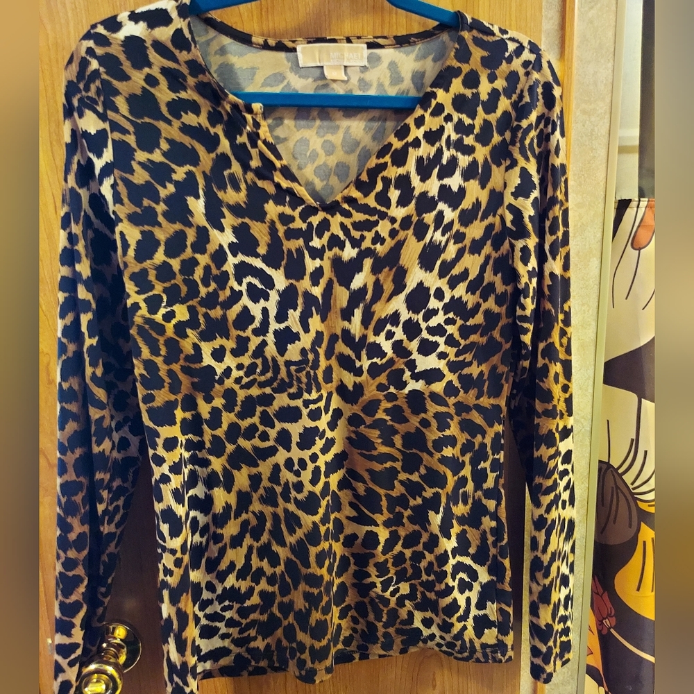 MICHAEL Michael Kors Leopard Print Long Sleeve V-Neck Top - Black, Brown, Tan